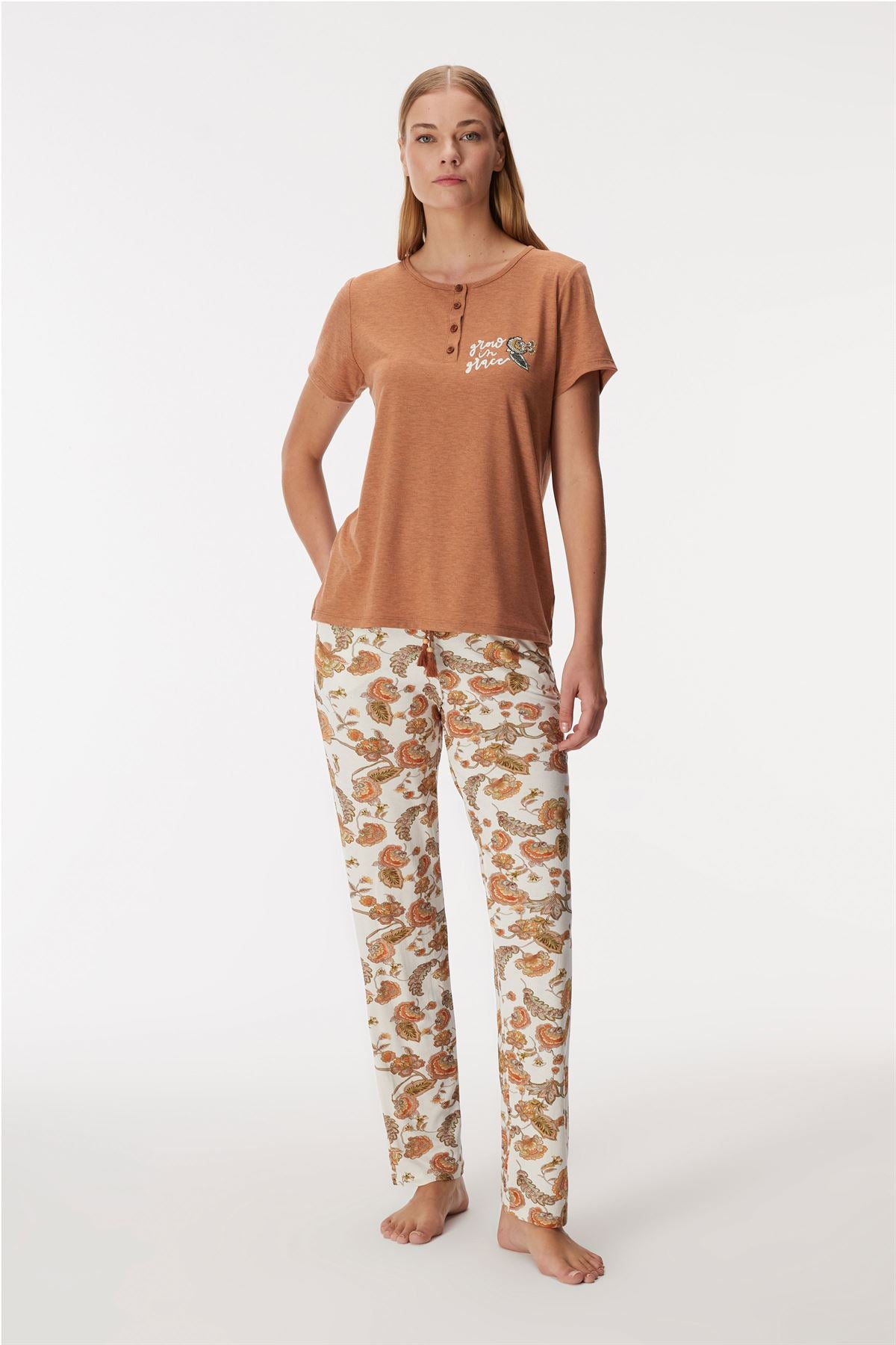 Irises 11364 Women's T-Shirt & Pants Set