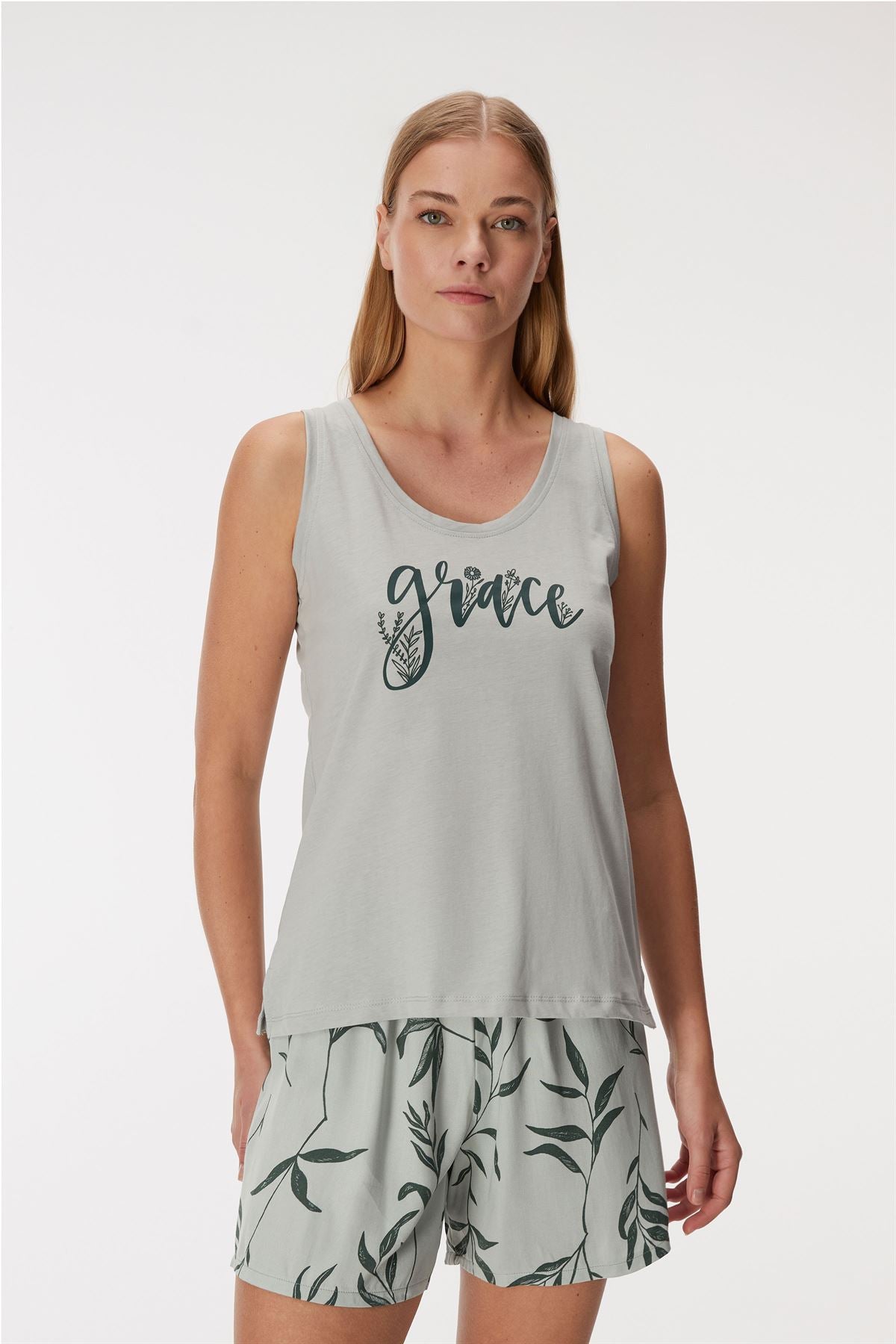 11382 Women's Top & Shorts Set