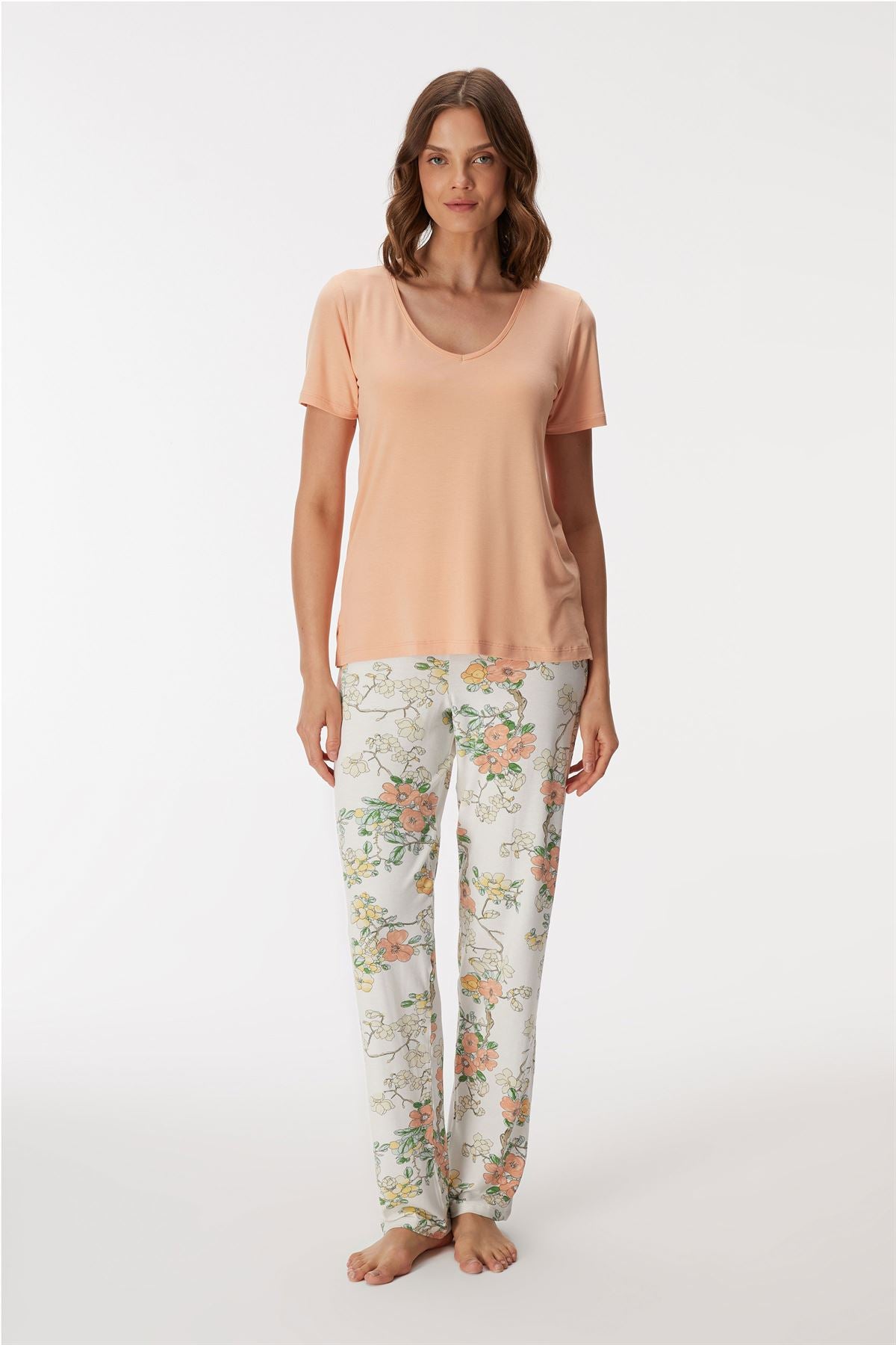 Begonia 11387 Women's T-Shirt & Pants Set