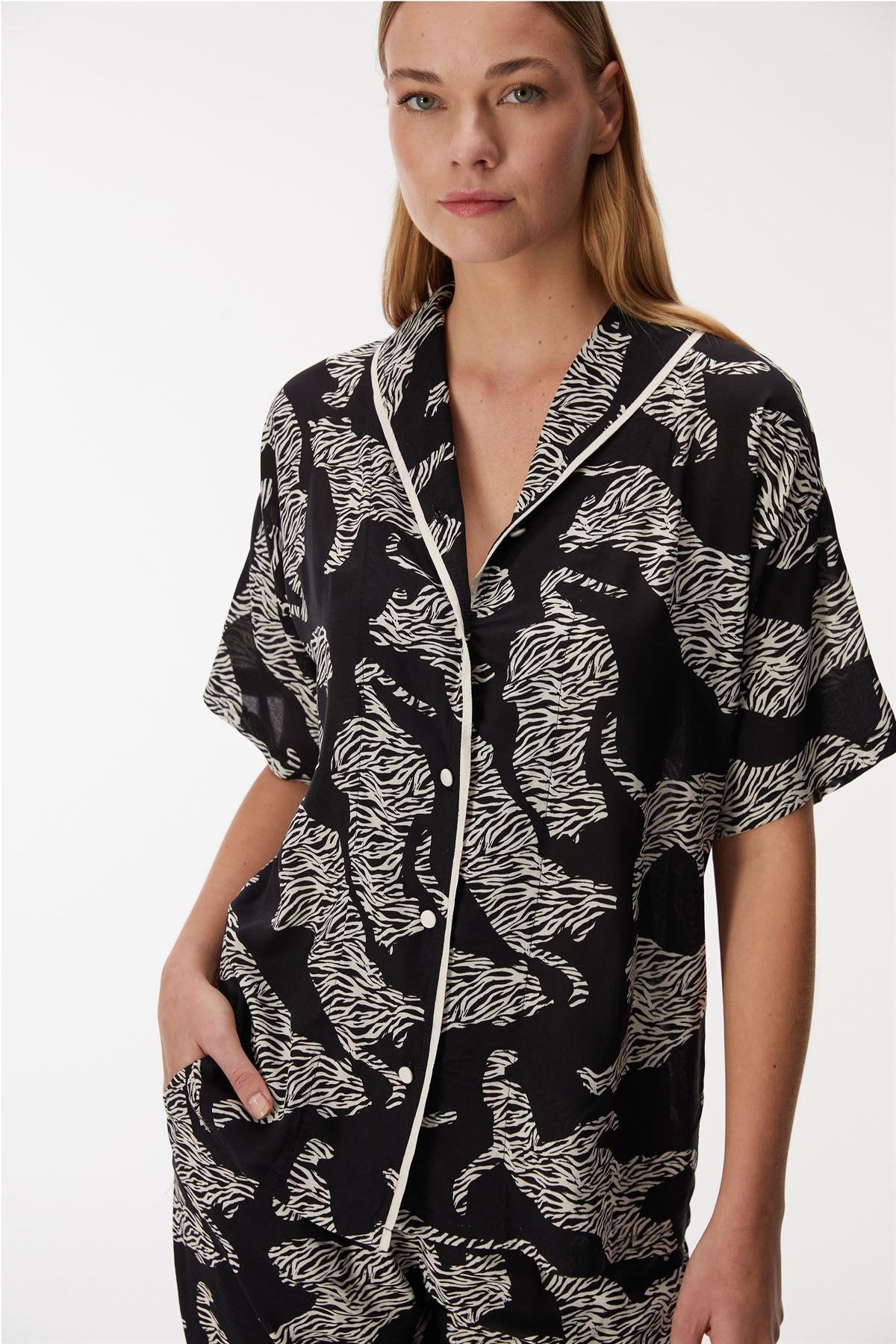Lilly 11389 Women's Short Sleeve Shirt & Pants Set