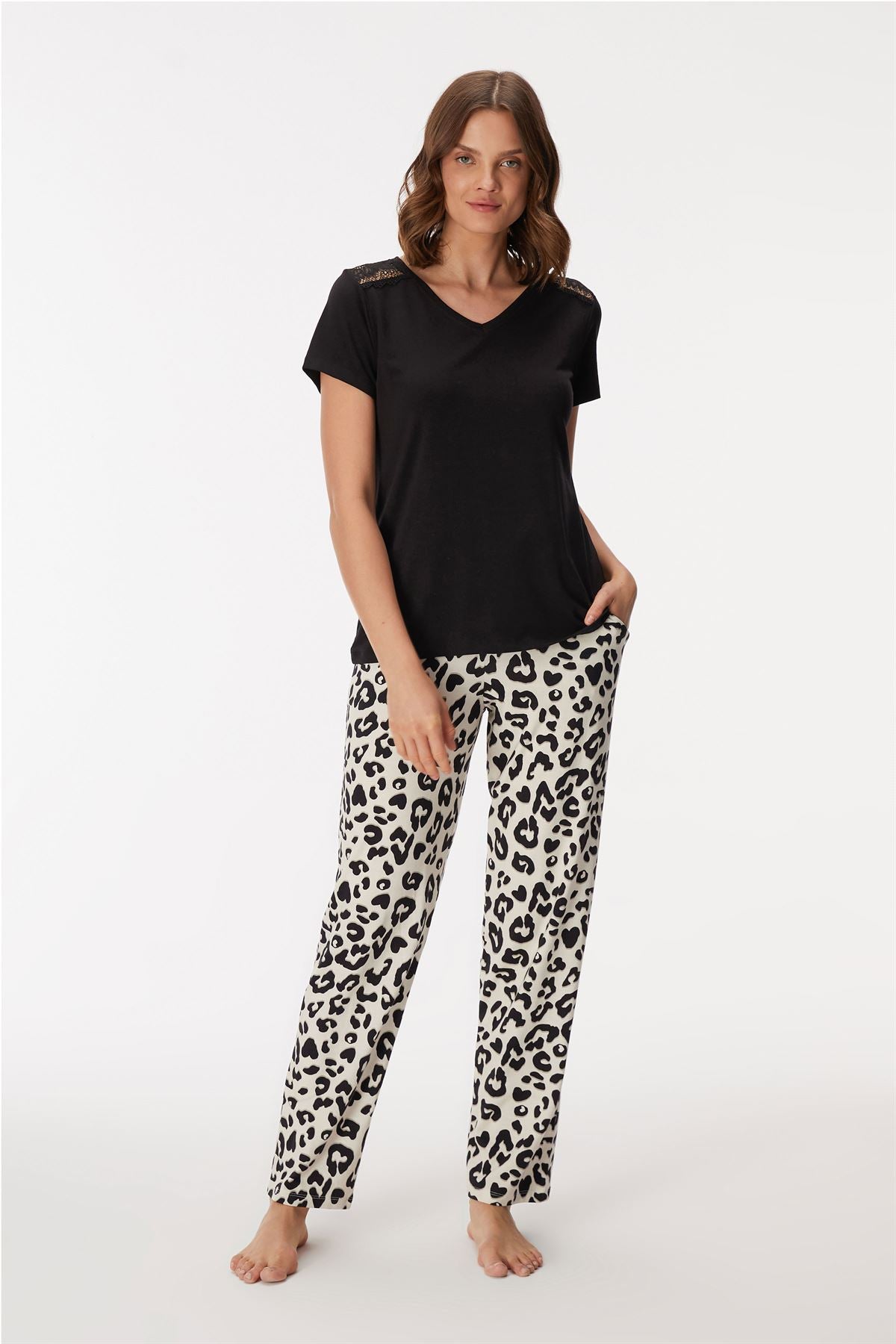 Viola 11392 Women's T-Shirt & Pants Set