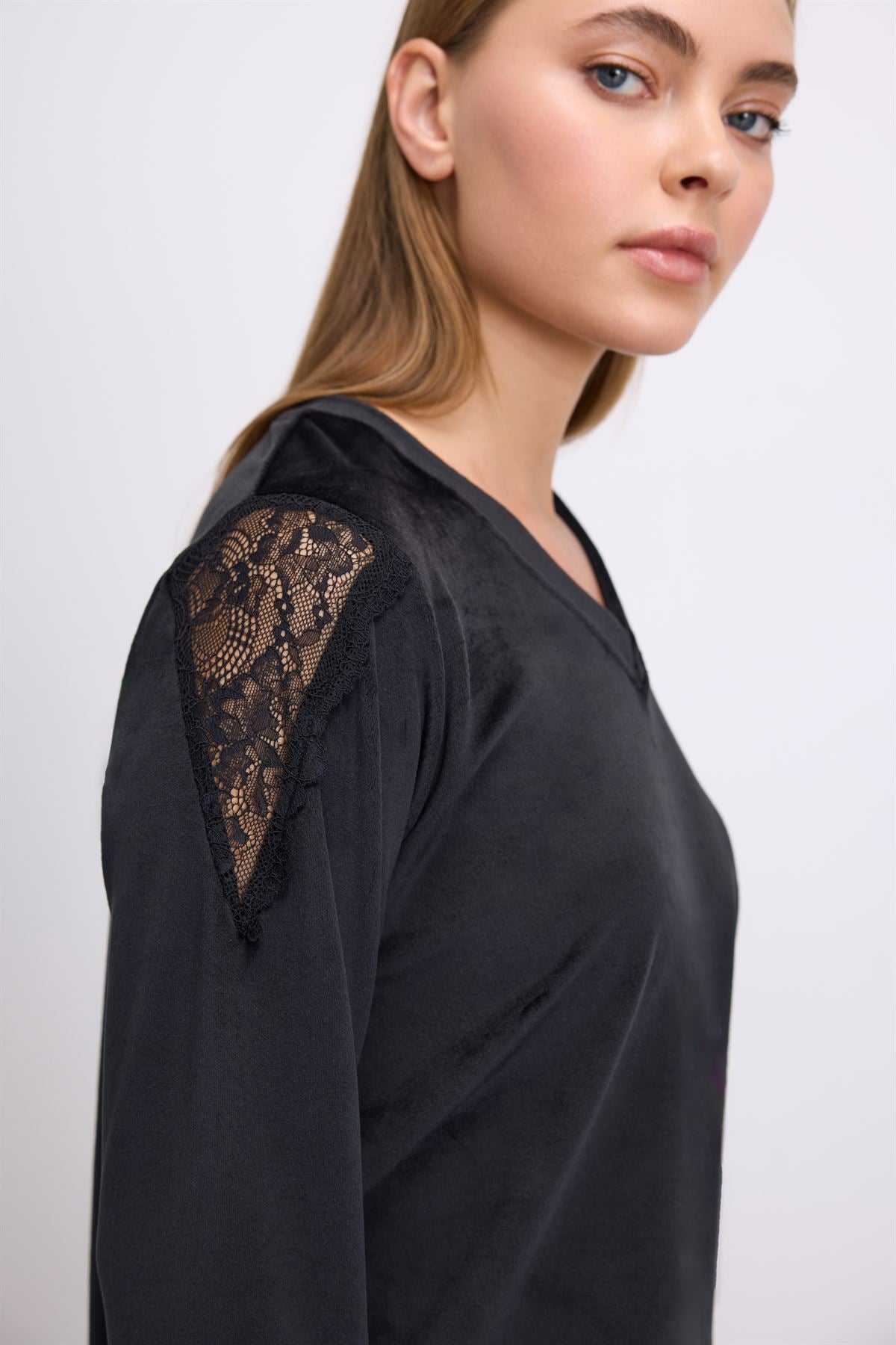 Bergenia 11542 Women's Longsleeve T-Shirt & Pants Set