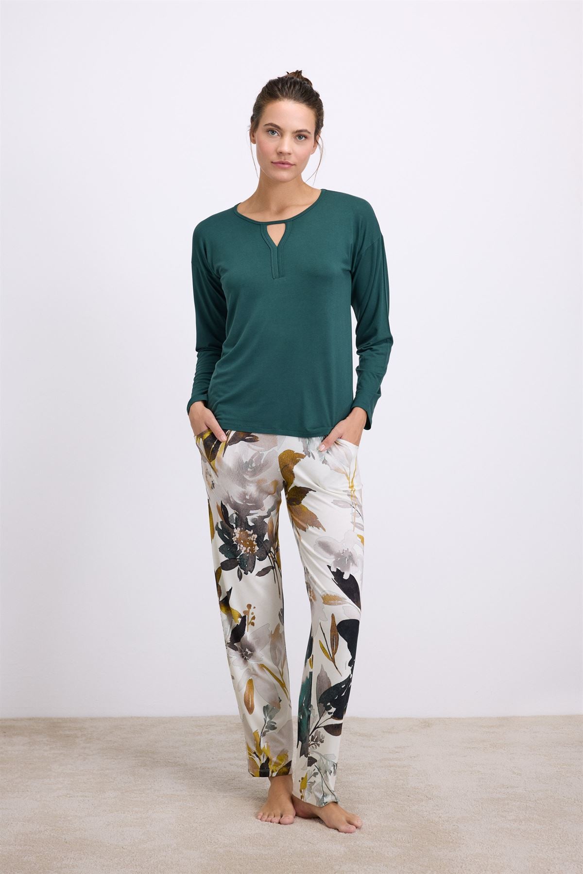 Armeria 11552 Women's Longsleeve T-Shirt & Pants Set