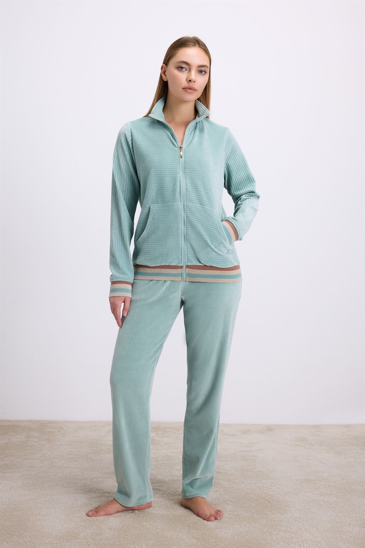 Lilium 11588 Women's Longsleeve Sweatshirt & Pants Set