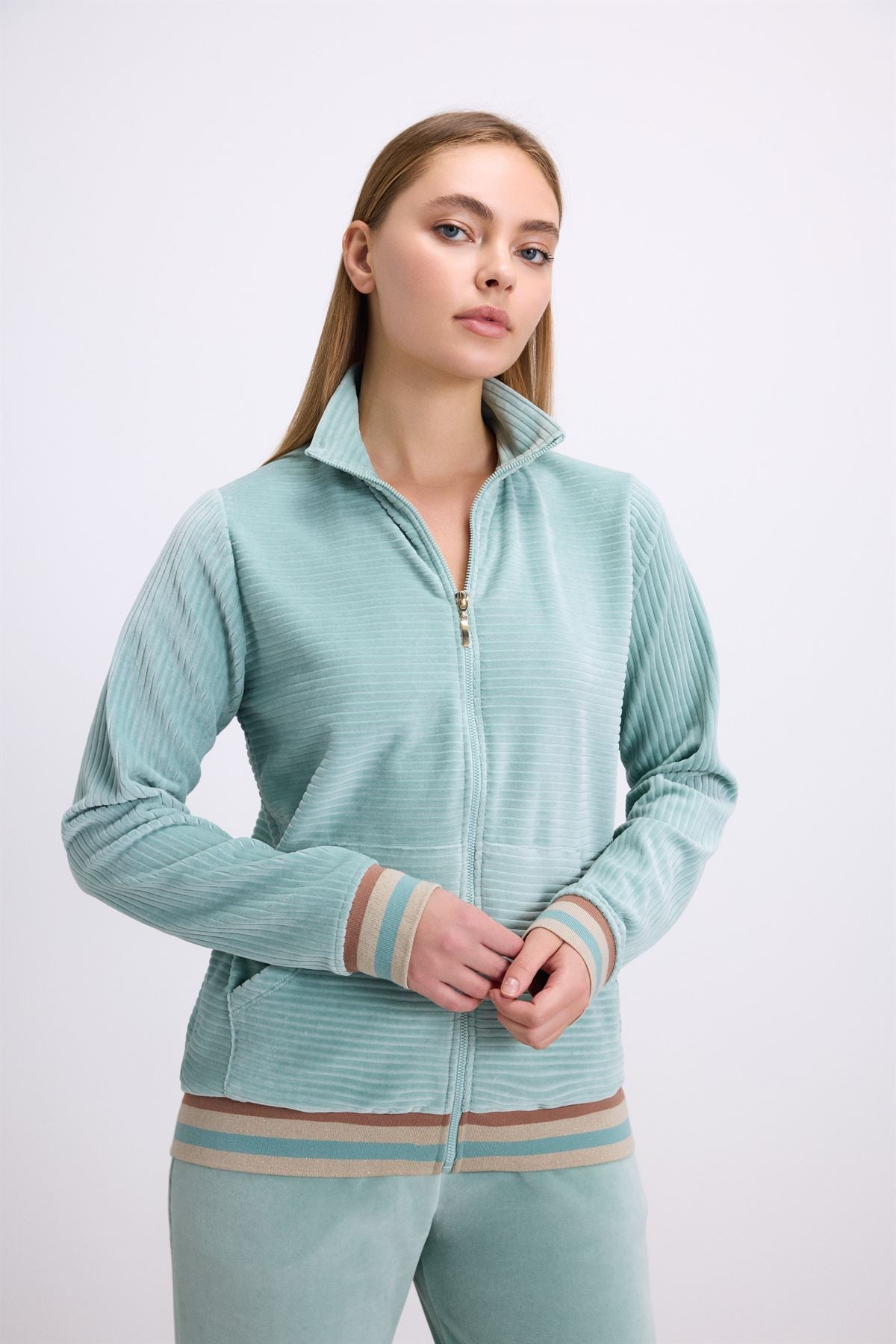 Lilium 11588 Women's Longsleeve Sweatshirt & Pants Set