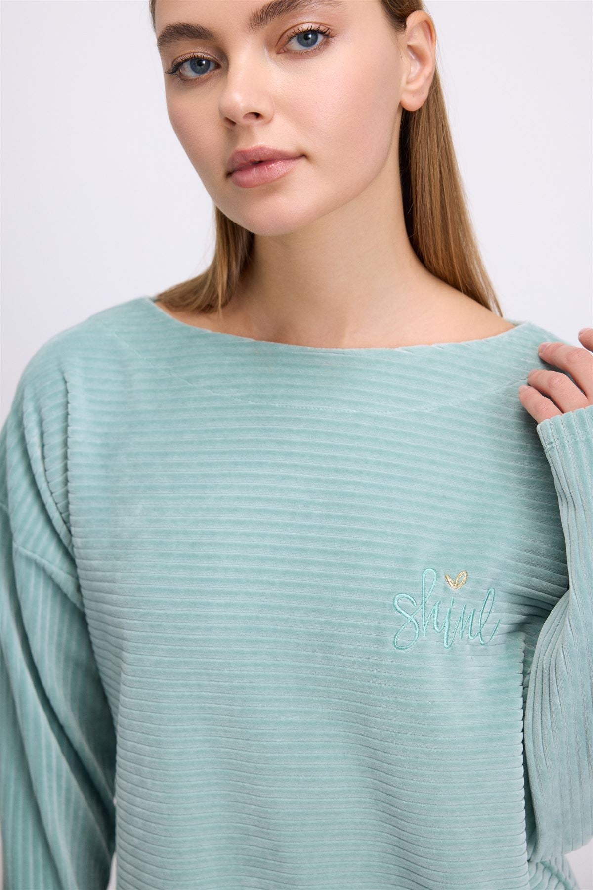 Lilium 11589 Women's Longsleeve Sweatshirt & Pants Set